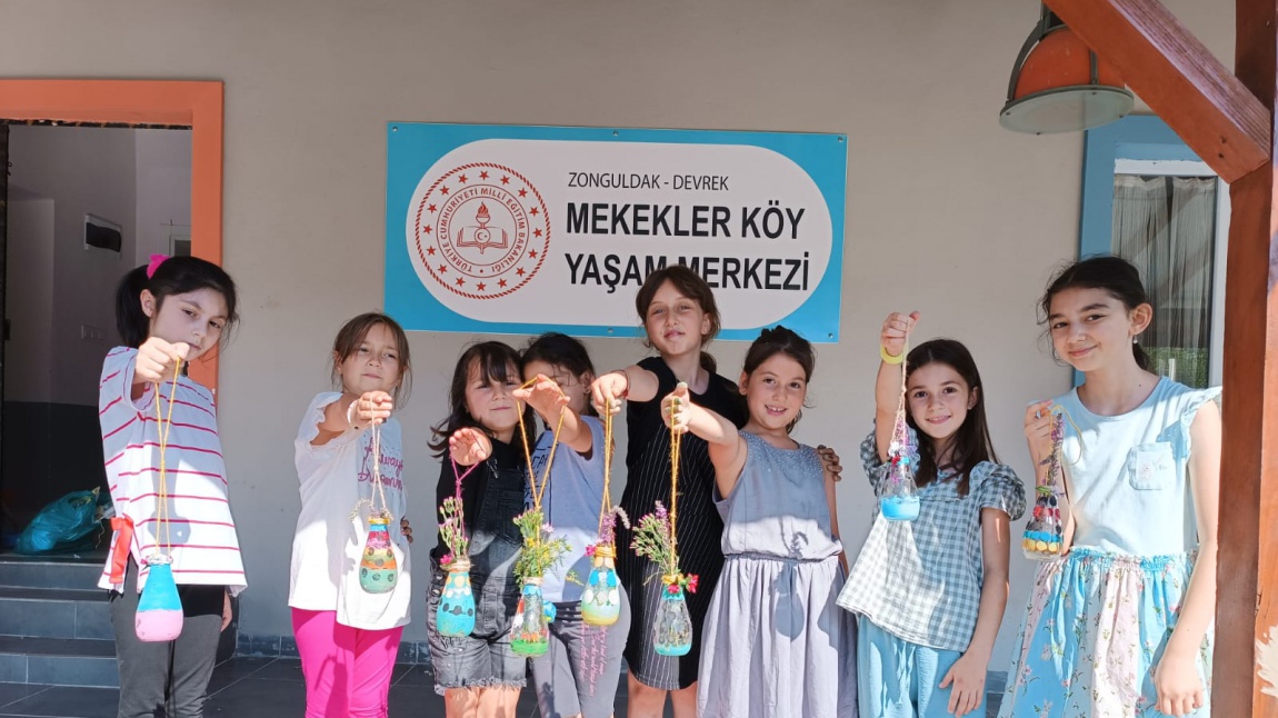 Yaz Etkinlikleri Kursumuzda Kavanoz ve Şişe Boyama Etkinliği Yapıldı.